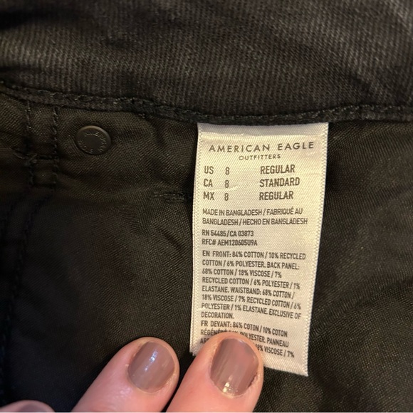 American Eagle Women's Mom Jeans Black with heavy distressing and holes size 8 - Picture 9 of 10